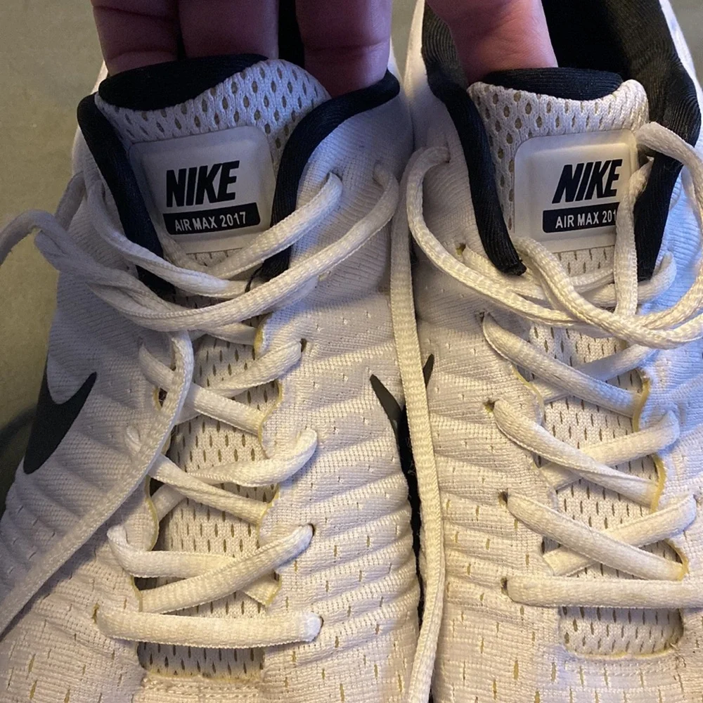 Nike men’s US 13 AirMax2017 white/black sneakers - Picture 2 of 8